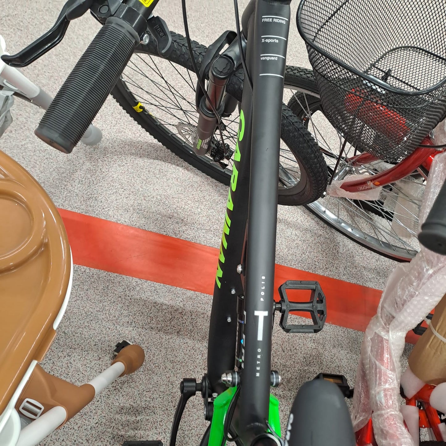 Bicicletă Caraiman, roți 26 inch, suspensie pneumatica, frâne pe disc, Verde