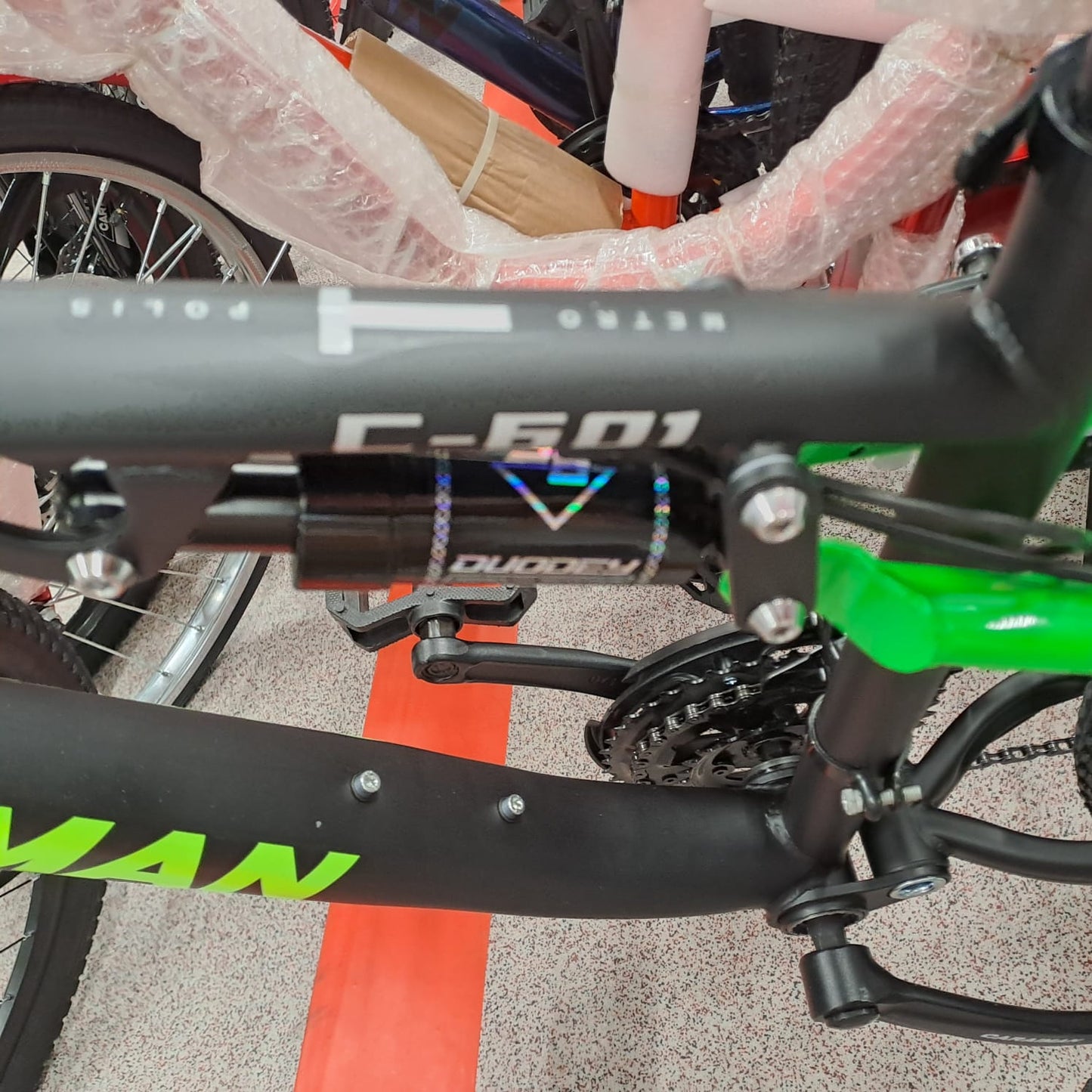 Bicicletă Caraiman, roți 26 inch, suspensie pneumatica, frâne pe disc, Verde