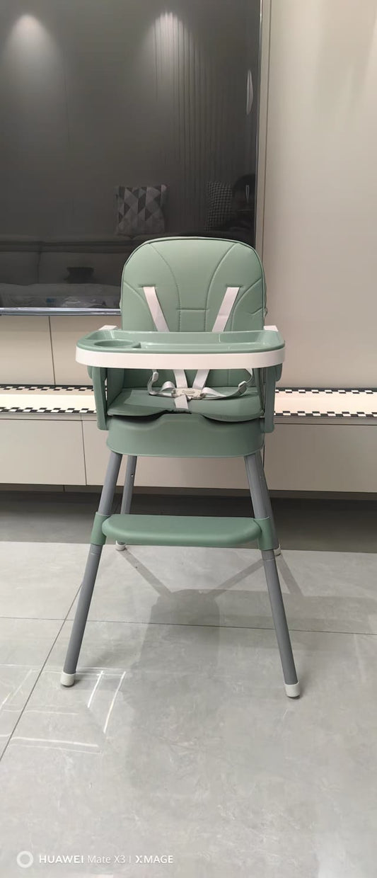 Scaun bebe cu măsuță de mâncat pliabila