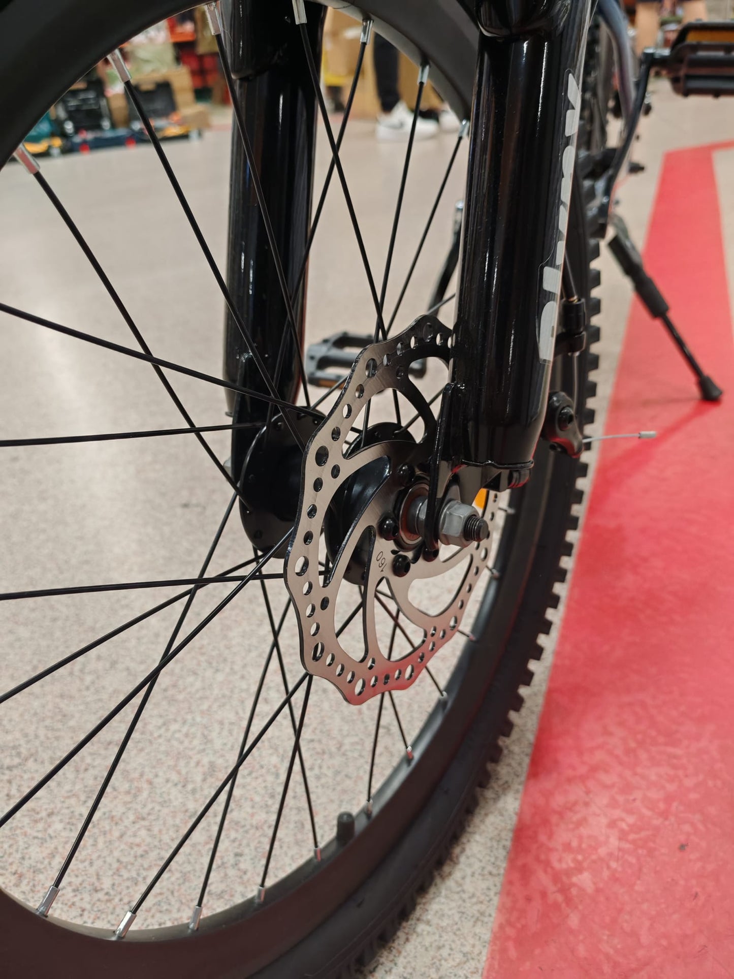 Bicicleta MTB 20 inch cu suspensie fata si sistem de franare pe disc